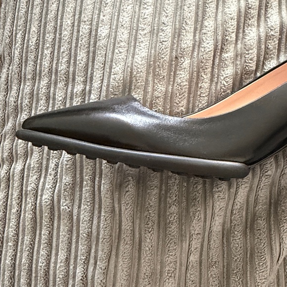 Tod's Black Leather Pumps